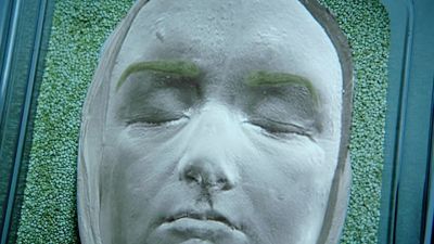 SANDERS:
This plaster mask - CSI: Crime Scene Investigation
