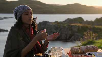 -- SANDI CHORTLES - Extraordinary Escapes with Sandi Toksvig