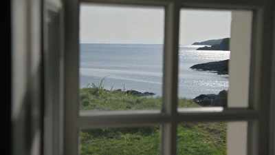 Sandi, look at the view.
--SANDI LAUGHS DELIGHTEDLY - Extraordinary Escapes with Sandi Toksvig