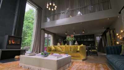 Sandi, what about this for
a party room? That is stunning. - Extraordinary Escapes with Sandi Toksvig