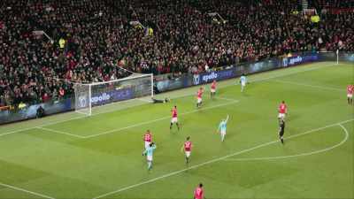 Sané, it was too high for Young,
and it's saved by De Gea. - All or Nothing: Manchester City