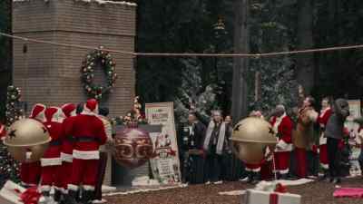 (Santas cheering) - The Santa Class