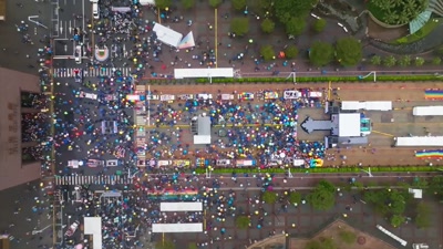 São 14h00 e o centro de Taipei - Pride From Above