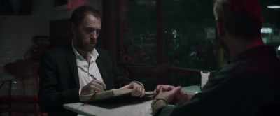 - Sao cơ?
- Chú ấy bảo cô - The Place