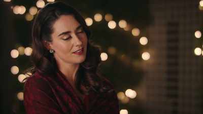 Sappy love songs, grand
romantic gestures, - A Match Made at Christmas