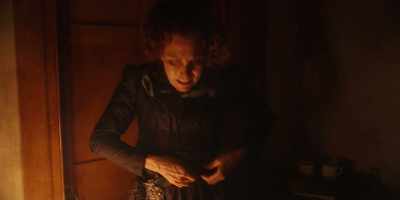 Sara open the window.
Sara! Can you hear me? - The Amazing Mr. Blunden