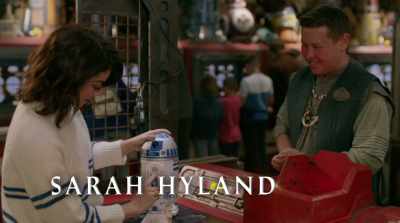 Sarah Hyland... - Star Wars: Galaxy's Edge - Adventure Awaits