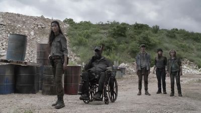 Sarah,
is that you? - Fear the Walking Dead
