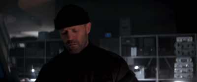 [Sarah] Orson, behind you.
In three, two, one. - Operation Fortune: Ruse de Guerre