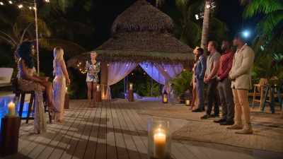 Sarah, you selected
Garrett, the f-boy.
[ Laughs ] - FBoy Island