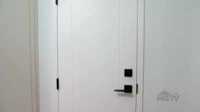 Sarah: So the doors can be
opened, you have double spaces - Island of Bryan