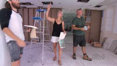 Sarah: So we will tile
edge the top of the column - Island of Bryan