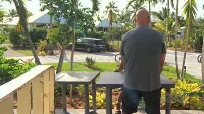 Sarah: We definitely don't have
time to pick something up, - Island of Bryan