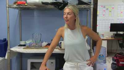 Sarah: We need hot
water in there, yes. - Island of Bryan