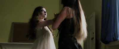 -[ Sarah whimpers ]
-[Hayley] Oh, my God, Sarah. - The Mount 2