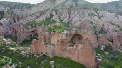 [Sascha] Suddenly,
the Christians in Cappadocia - Mysteries of the Abandoned