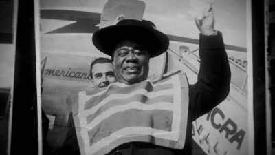 Satchmo,
you always draw an audience, don't you? - Louis Armstrong's Black & Blues