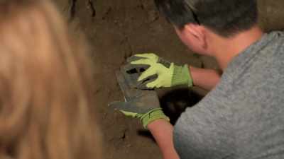 SATOSHI:
This could be some kind of hairpin? - Lost Treasures of Rome