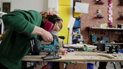 [saw buzzing] - The YouTube Effect
