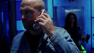 - Sawyer.
- Where is my transportation? - Smallville