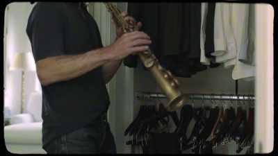 ♪ (SAXOPHONE NOTES PLAYING) ♪ - Listening to Kenny G