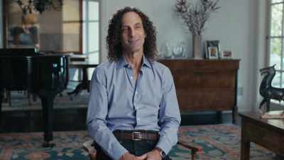 ♪ (SAXOPHONE NOTES PLAYING) ♪ - Listening to Kenny G