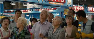 - Say that's...
- That is wild, isn't it? Just wild. - Downsizing