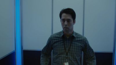 Scan your badge. - Mr. Robot
