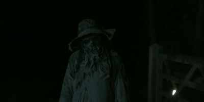 (scarecrow rustles)
(grumbles) - Amityville Scarecrow