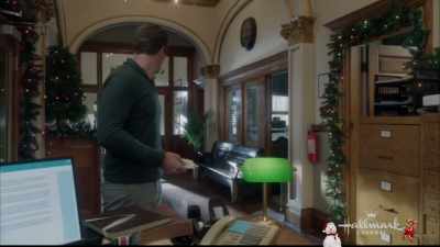 "Scarf", "price tag." - Entertaining Christmas