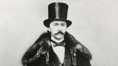 Schliemann goes to London,
lectures about it. - Raiders of the Lost Past with Janina Ramirez