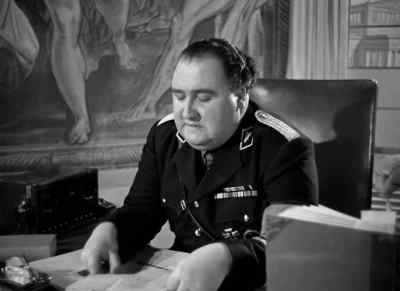 Schmidt and Marx, bring them here. Get them. - 'Pimpernel' Smith