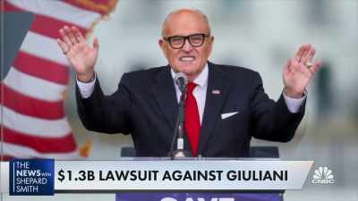 Schumer:
Donald Trump should
not hold office - Q: Into the Storm