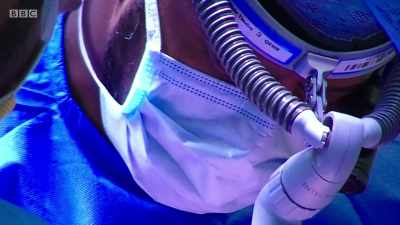 Scissors ready, please. - Surgeons: At the Edge of Life