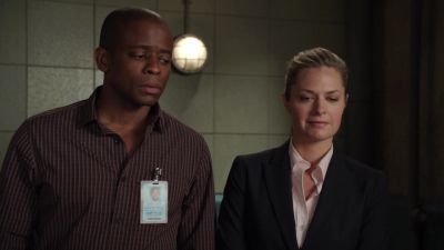 [scoffs] ALL RIGHT.
CAN I GET OUT OF HERE? - Psych