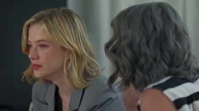 (scoffs)
- I slapped him, betsy. - The Neighbors Are Watching
