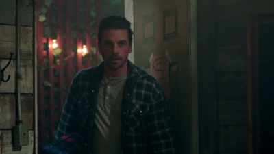 -(SCOFFS)
-(KNOCKING) - Riverdale
