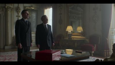 [scoffs] - The Crown