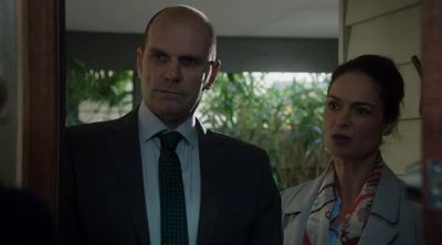 Scoffs We're hunting an escaped criminal - Wentworth