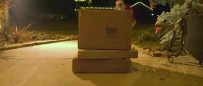 (scooter rumbling)
(bright percussive music) - Porch Pirates