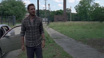 Scott: Guns aren't here. - The Walking Dead