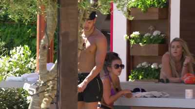 (SCOTT SINGING) - Love Island