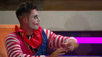 ‐SCOTT: Yes.
‐ALEX: You're gonna get in‐‐ - Love Island