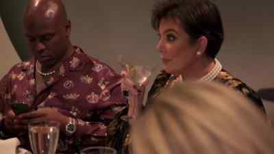 Scott's right there. - The Kardashians