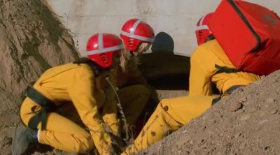 -SCOUT TEAM'S
ON THEIR WAY IN. - Baywatch