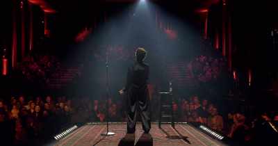 [screaming]
"Moon!" - Jenny Slate: Stage Fright