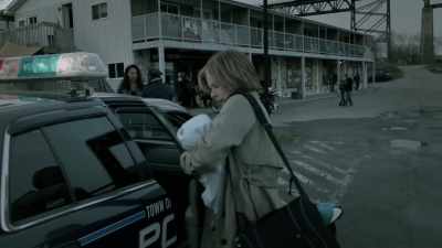 [screaming]
- ♪ shake it off ♪ - Eyewitness