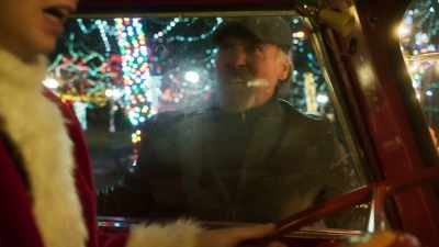 -[screaming]
-[yelling] - Santa Fake