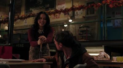 -[screams]
-Don't even try it. - Riverdale