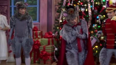 [screams dramatically] - Fuller House
